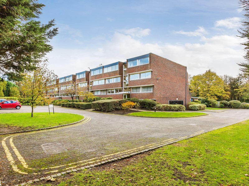 2 Bed Apartment To Rent in Reigate